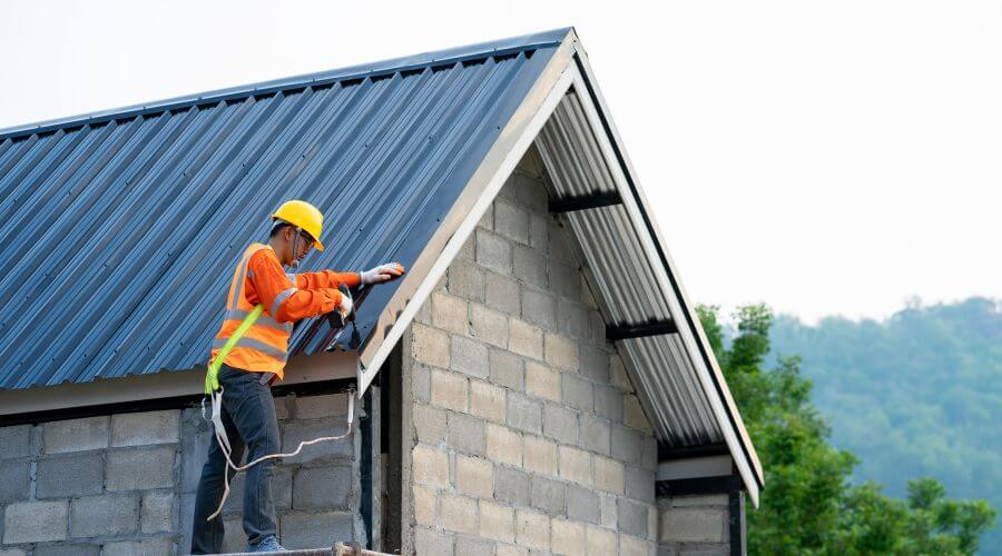 Professional gutter cleaning in Flossmoor, IL